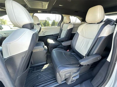 2025 Toyota Sienna Platinum