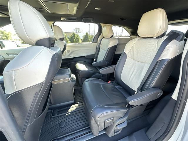 2025 Toyota Sienna Platinum