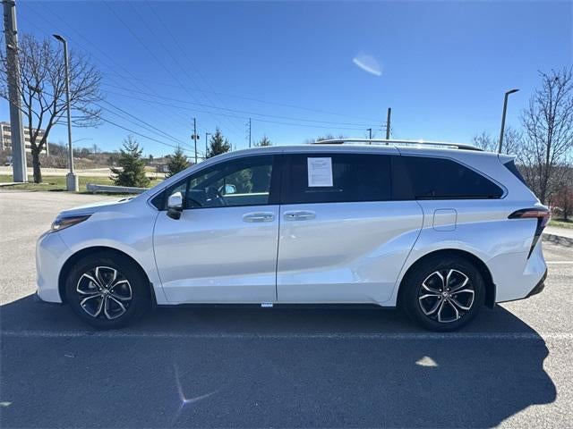 2025 Toyota Sienna Platinum