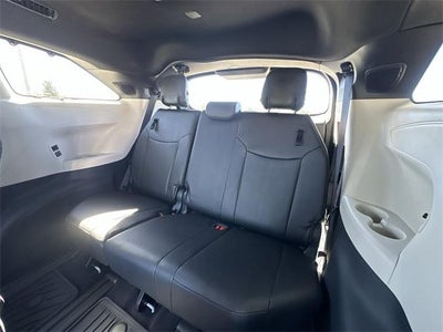 2025 Toyota Sienna Platinum