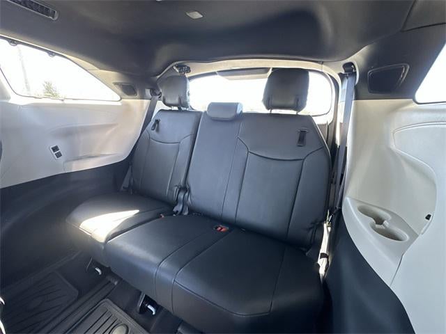 2025 Toyota Sienna Platinum