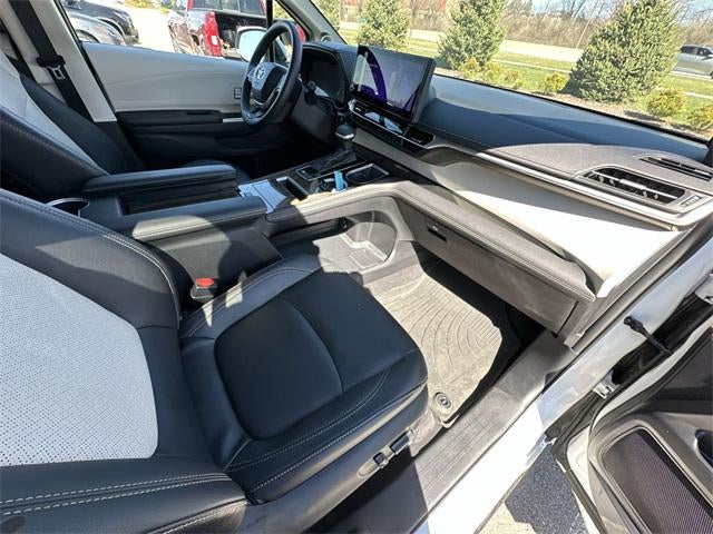 2025 Toyota Sienna Platinum