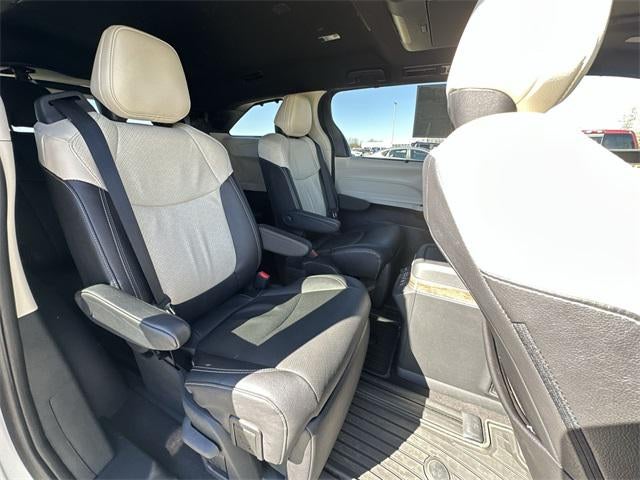 2025 Toyota Sienna Platinum