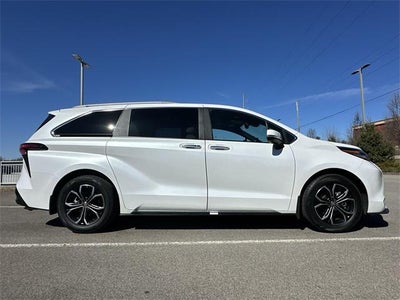 2025 Toyota Sienna Platinum