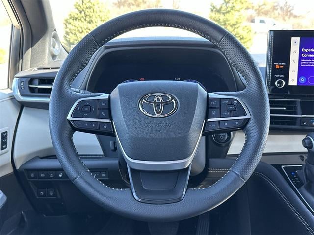 2025 Toyota Sienna Platinum