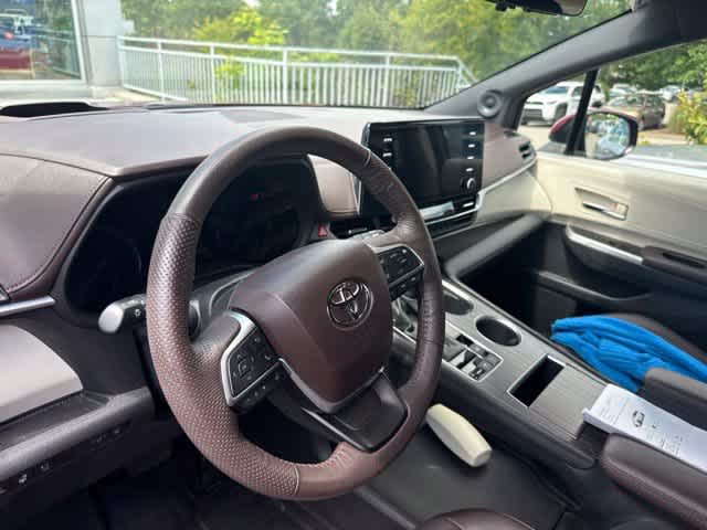 2023 Toyota Sienna Platinum