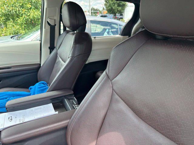 2023 Toyota Sienna Platinum