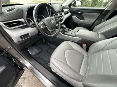 2022 Toyota Highlander Hybrid XLE