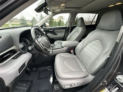2022 Toyota Highlander Hybrid XLE