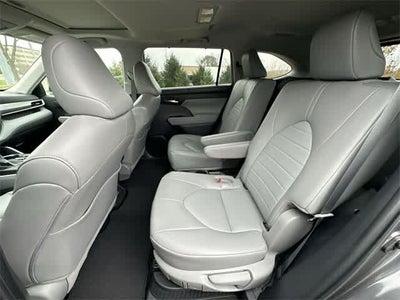 2022 Toyota Highlander Hybrid XLE