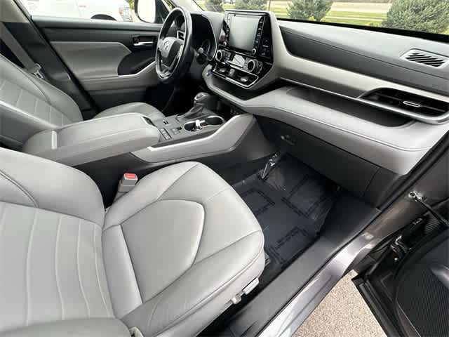 2022 Toyota Highlander Hybrid XLE