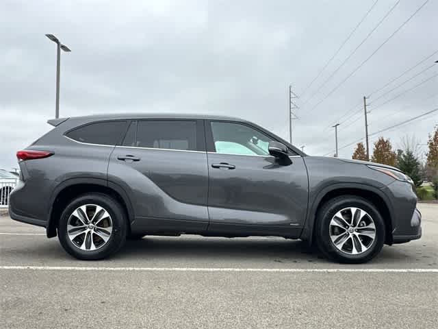 2022 Toyota Highlander Hybrid XLE