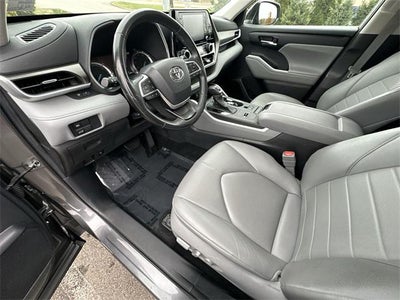 2022 Toyota Highlander Hybrid XLE