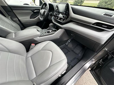 2022 Toyota Highlander Hybrid XLE
