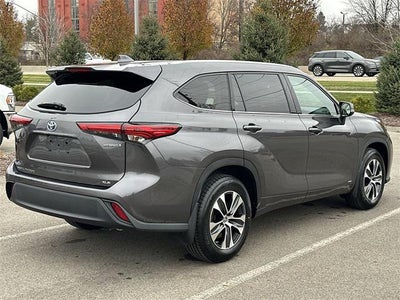 2022 Toyota Highlander Hybrid XLE