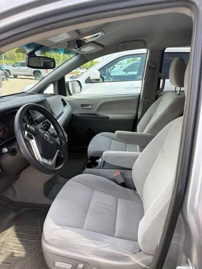 2016 Toyota Sienna LE