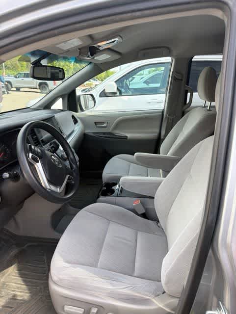 2016 Toyota Sienna LE