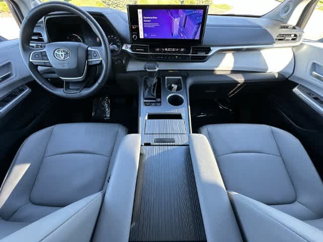 2025 Toyota Sienna XLE