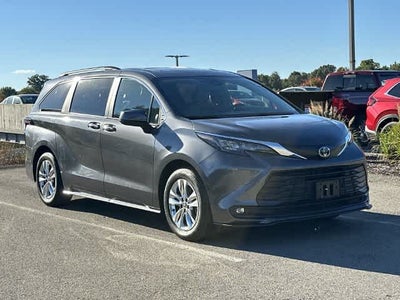 2025 Toyota Sienna XLE