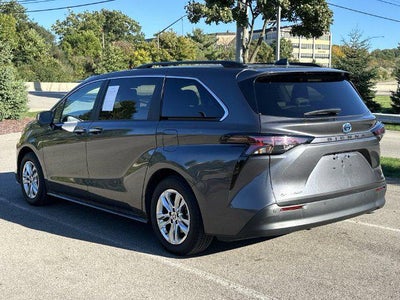 2025 Toyota Sienna XLE