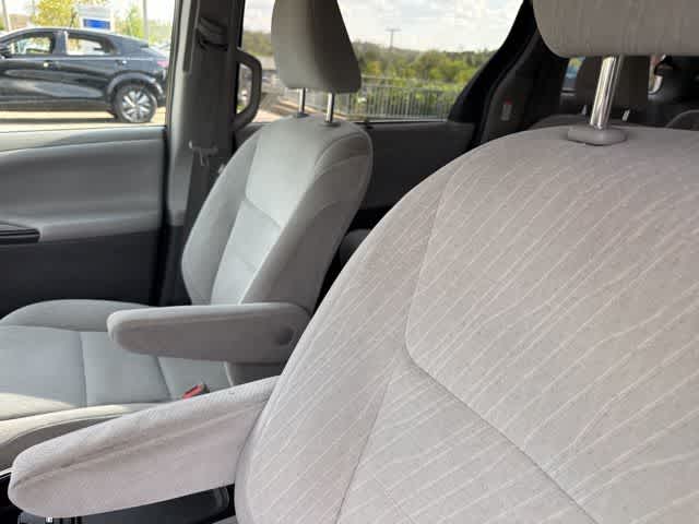 2017 Toyota Sienna LE