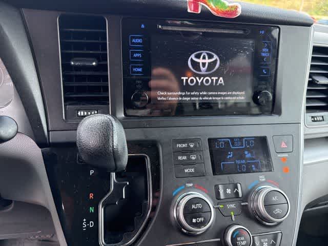 2017 Toyota Sienna LE