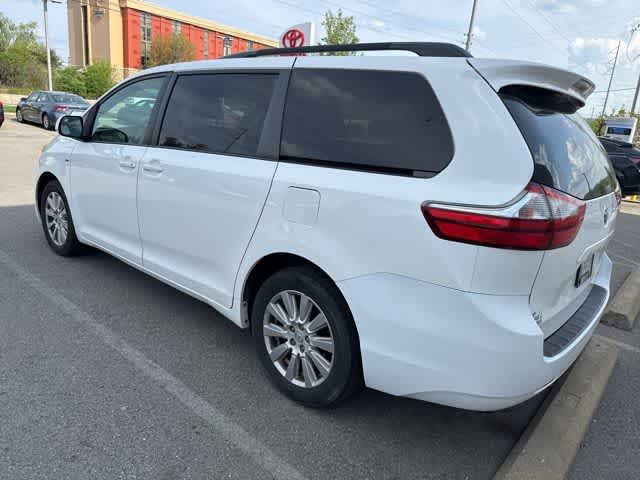 2017 Toyota Sienna LE