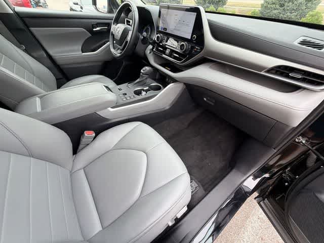 2023 Toyota Highlander Hybrid XLE
