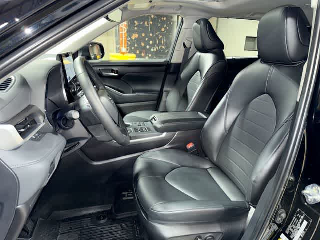 2025 Toyota Highlander XLE