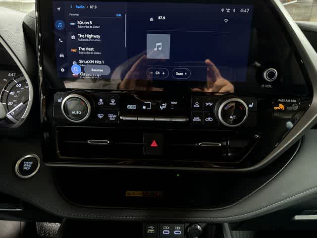2025 Toyota Highlander XLE