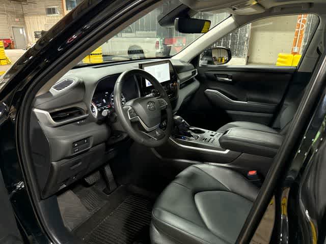 2025 Toyota Highlander XLE