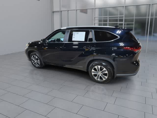 2025 Toyota Highlander XLE