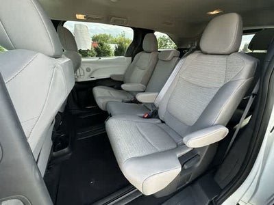 2025 Toyota Sienna LE
