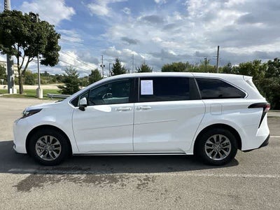 2025 Toyota Sienna LE