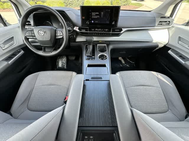 2025 Toyota Sienna LE