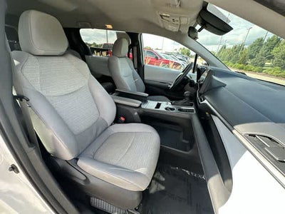 2025 Toyota Sienna LE