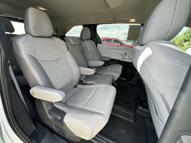 2025 Toyota Sienna LE