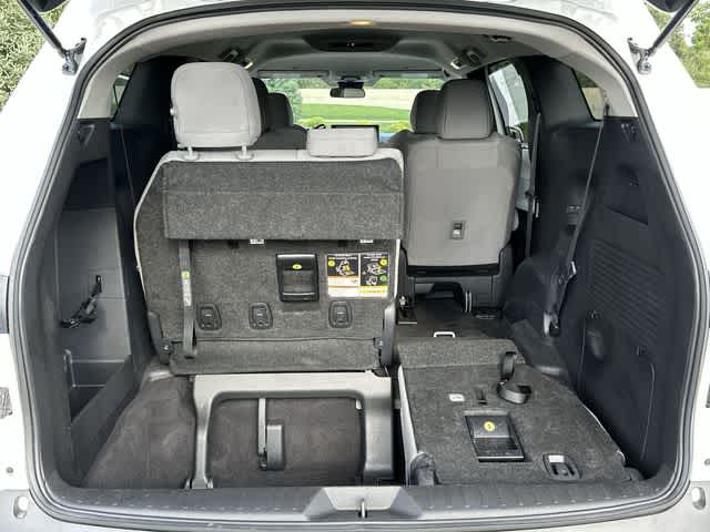 2025 Toyota Sienna LE