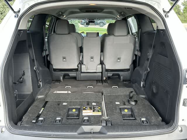 2025 Toyota Sienna LE