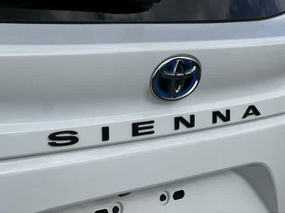 2025 Toyota Sienna LE