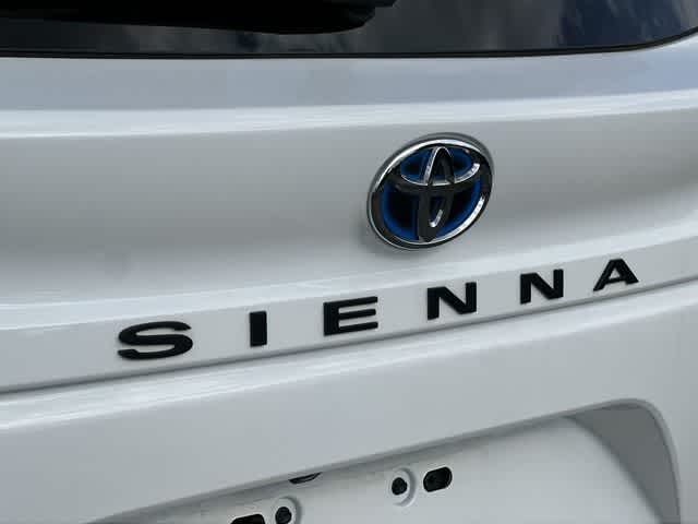 2025 Toyota Sienna LE