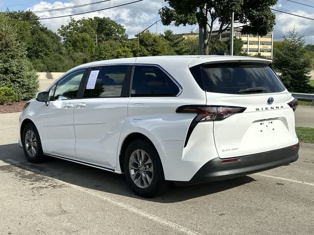 2025 Toyota Sienna LE