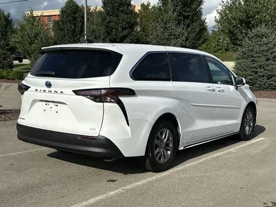 2025 Toyota Sienna LE