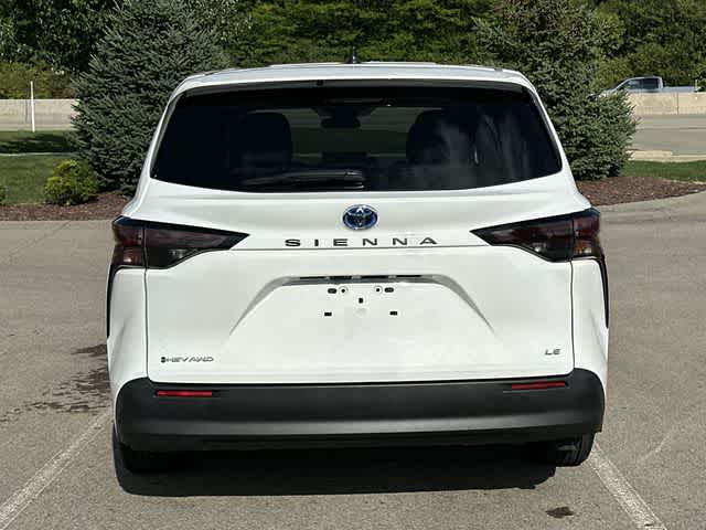 2025 Toyota Sienna LE