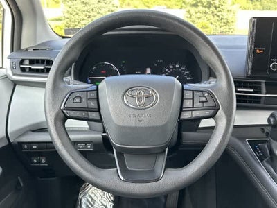 2025 Toyota Sienna LE