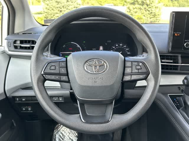 2025 Toyota Sienna LE
