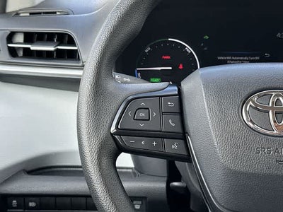 2025 Toyota Sienna LE