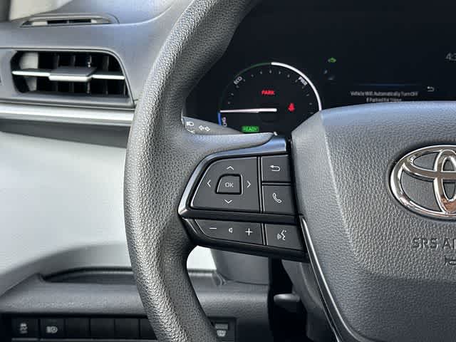 2025 Toyota Sienna LE