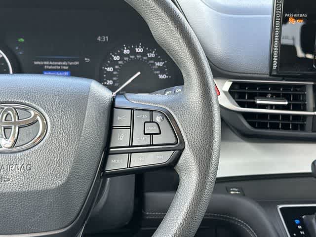 2025 Toyota Sienna LE
