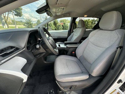 2025 Toyota Sienna LE